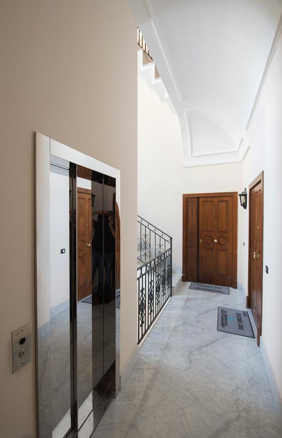 Duomo Regina Apartments Наполи Екстериор снимка