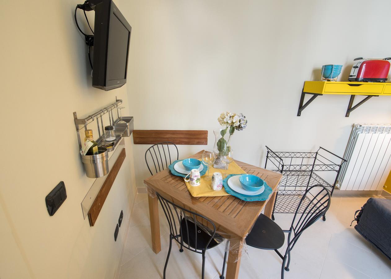 Duomo Regina Apartments Наполи Екстериор снимка