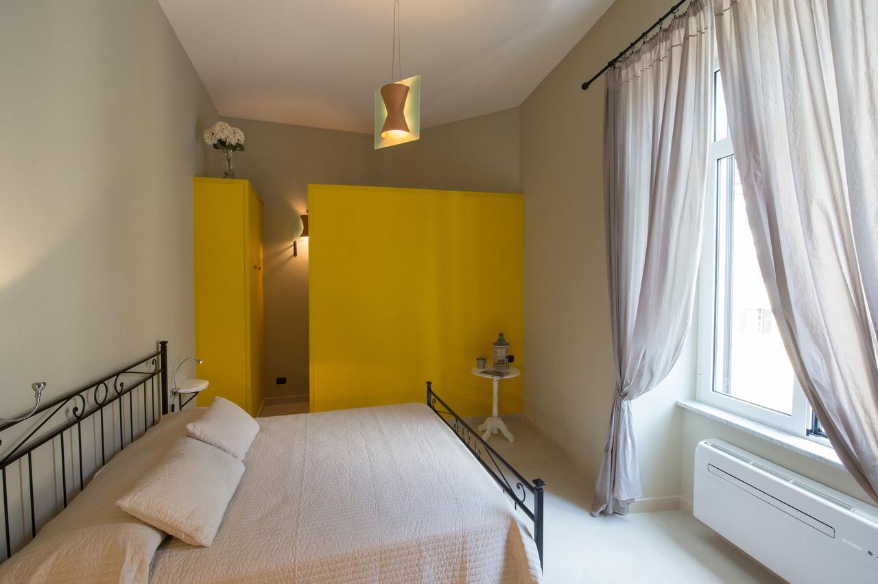 Duomo Regina Apartments Наполи Екстериор снимка